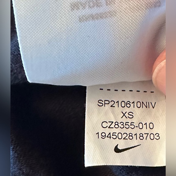 Very Gently Used!🤩NIKE!😎Athletic/Bat Wing/t-shirt/Size-XS - Picture 10 of 10